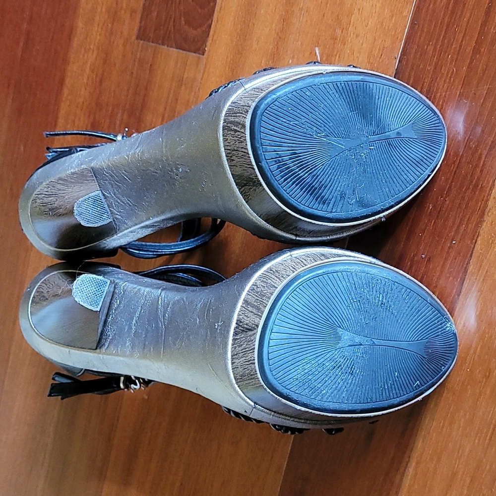 Shoes - Picture 6 of 8